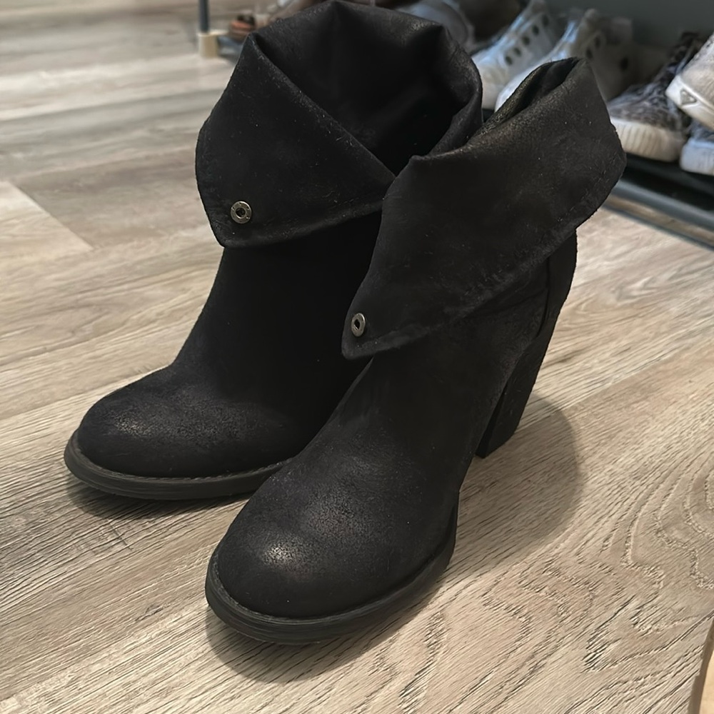 Sbicca black boots, like new, can wear up or down
